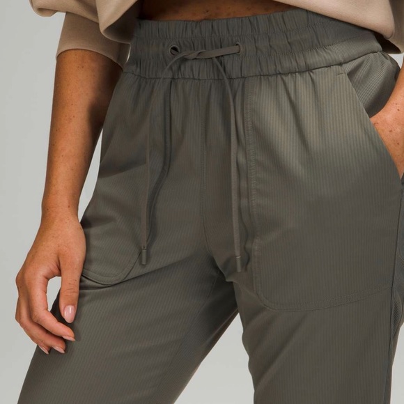 LULULEMON Beyond the Studio joggers sz 6 Grey Sage NWOT - Picture 3 of 8